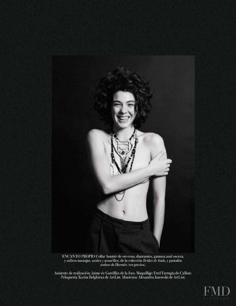 Steffy Argelich featured in Un Pura Sangre, January 2015