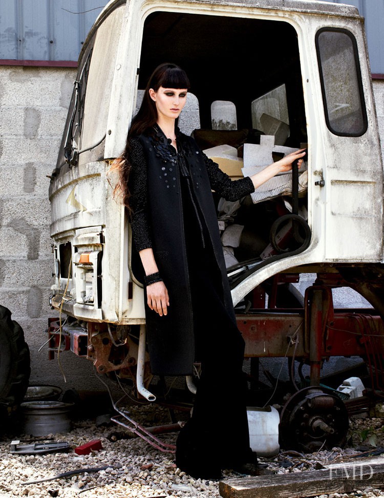 Mackenzie Drazan featured in Sort Couture, September 2011