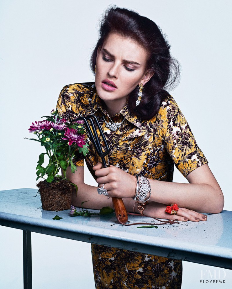 Dorota Kullova featured in Gemmes En Fleurs, June 2015