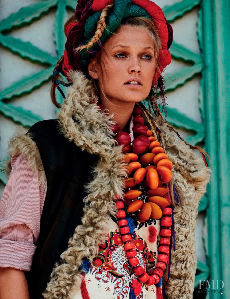 Toni Garrn featured in Südkorea, July 2015