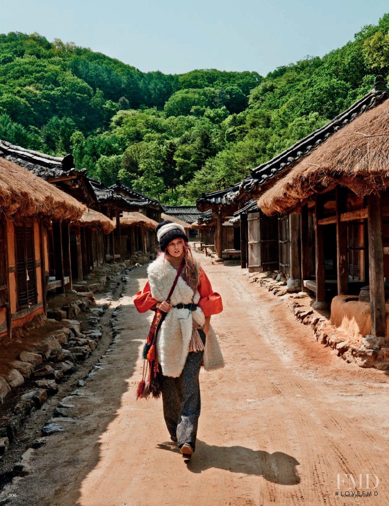 Toni Garrn featured in Südkorea, July 2015