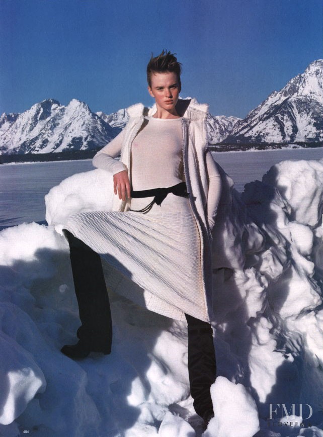 Anne Vyalitsyna featured in Fashion\'s Romantic View, September 2002