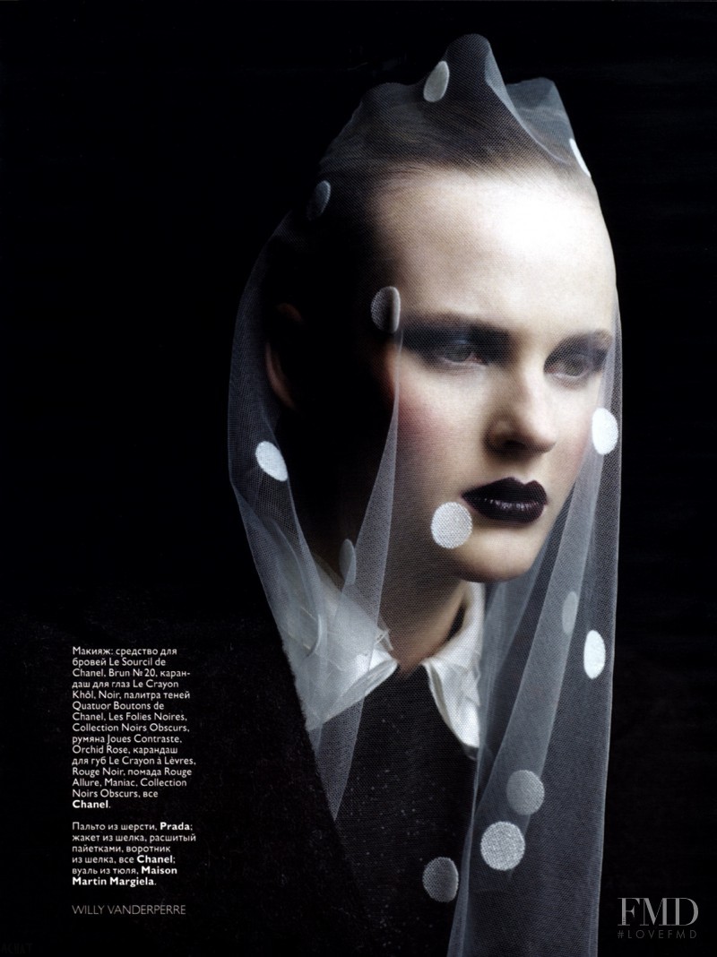 Anne Vyalitsyna featured in &#1042;&#1054;&#1058; &#1051;&#1040;&#1050; &#1041;&#1067;&#1042;&#1040;&#1045;&#1058;, September 2009