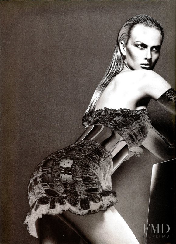 Anne Vyalitsyna featured in Veneneuse, November 2008