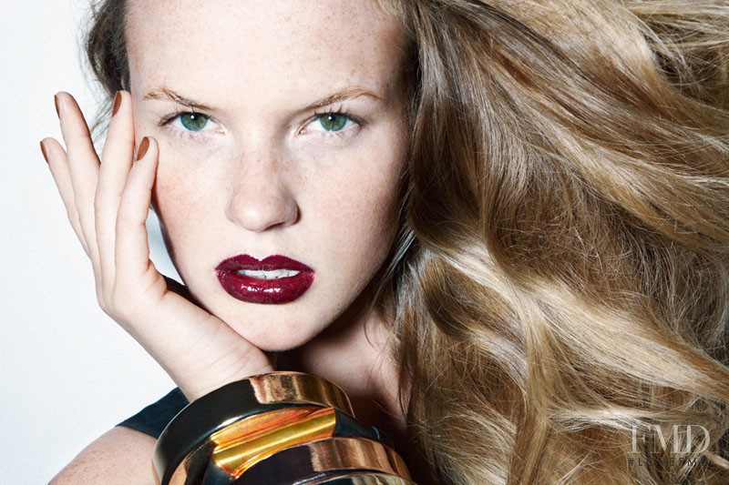 Anne Vyalitsyna featured in .. Pa Allas Läppar, November 2010