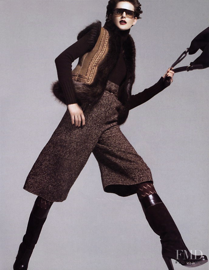 Stella Tennant featured in Today\'s Chic, September 2002