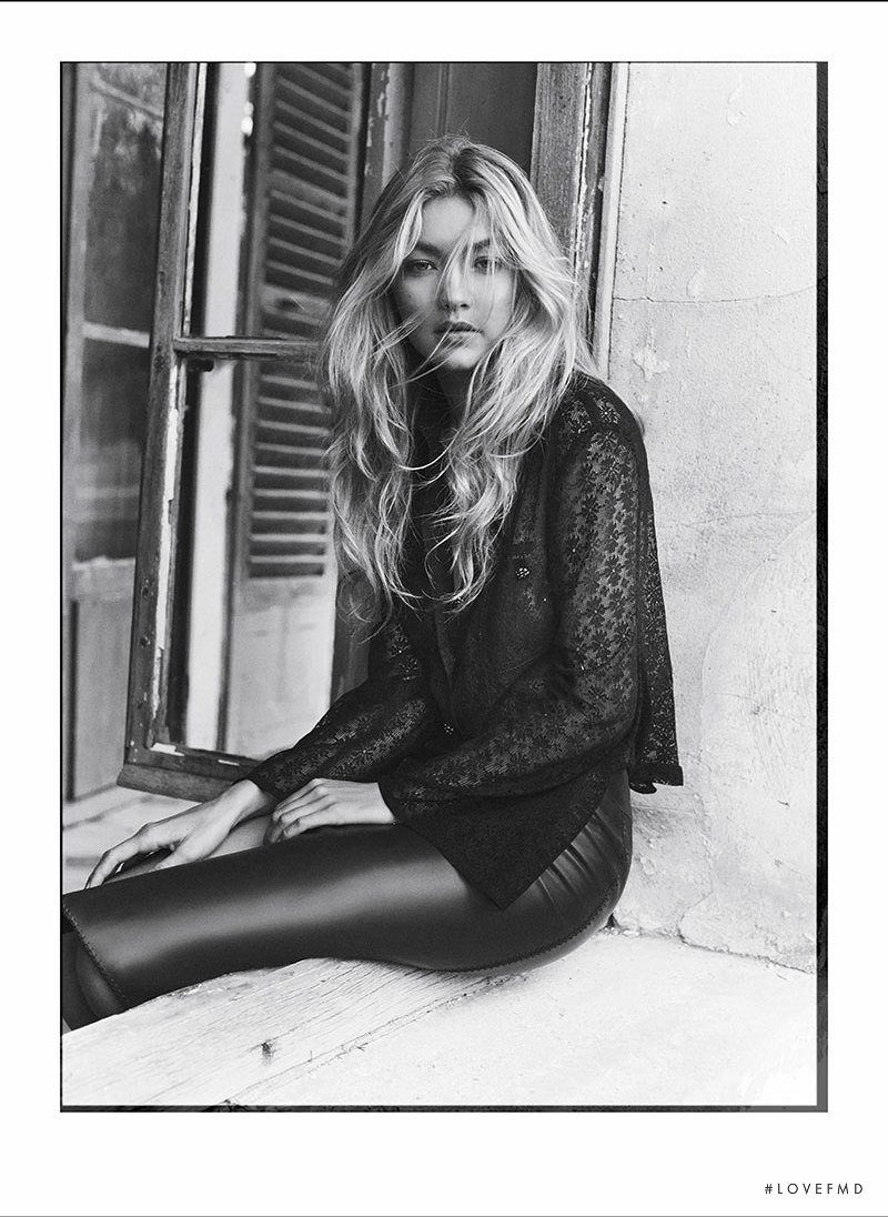 Gigi Hadid featured in Un Rayo De Luz, April 2015