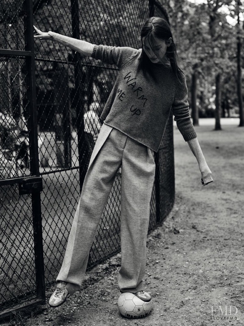 Julia Bergshoeff featured in Un Dimanche Au Parc, August 2015