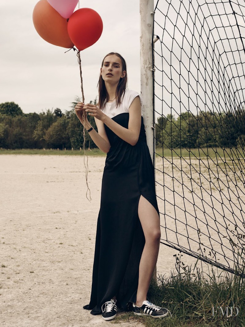 Julia Bergshoeff featured in Un Dimanche Au Parc, August 2015