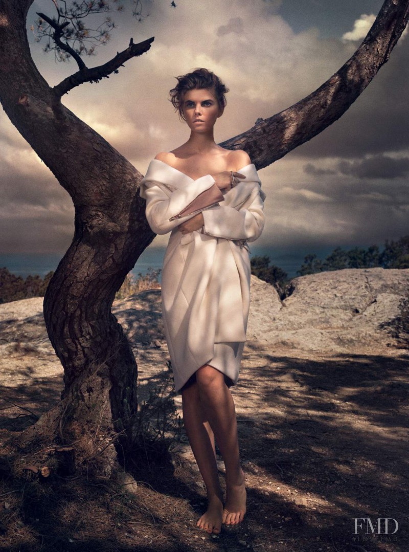 Maryna Linchuk featured in Isle Of Dreams, September 2015