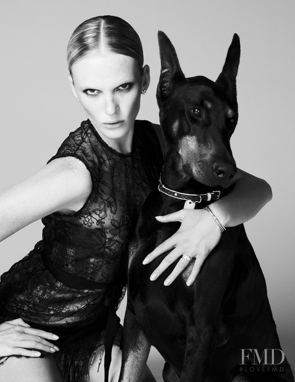 Anne Vyalitsyna featured in Luxe Et Approuvé, October 2011
