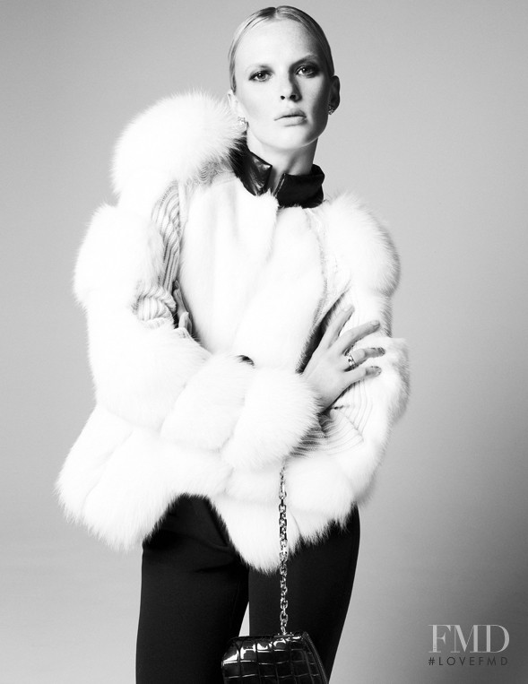 Anne Vyalitsyna featured in Luxe Et Approuvé, October 2011