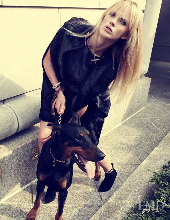 Anne Vyalitsyna featured in Luxe Et Approuvé, October 2011