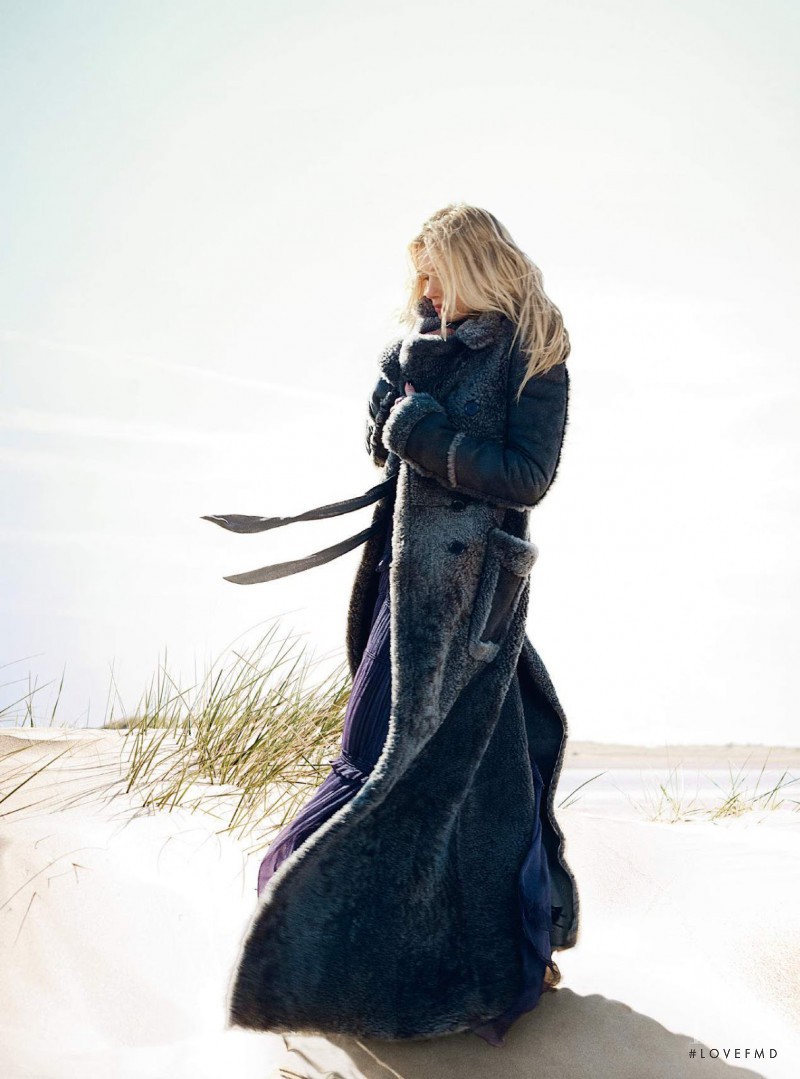 Lily Donaldson featured in She\'s Like The Wind, October 2015