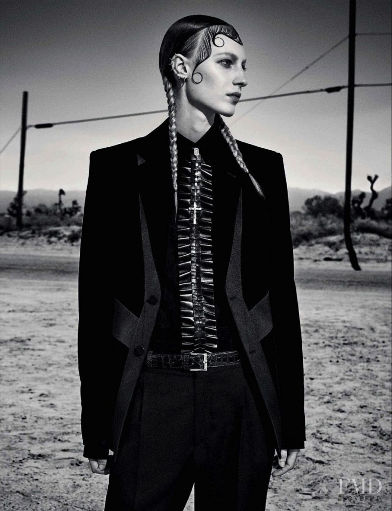 Julia Nobis featured in Julia Nobis, October 2015