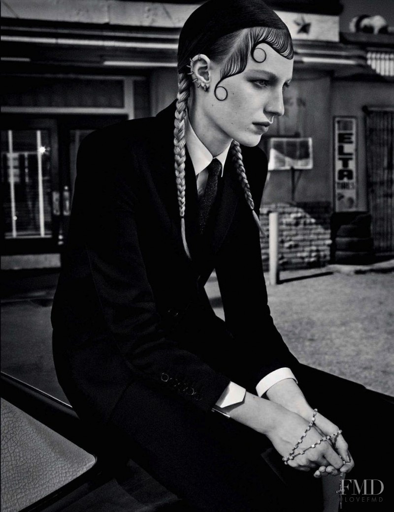 Julia Nobis featured in Julia Nobis, October 2015