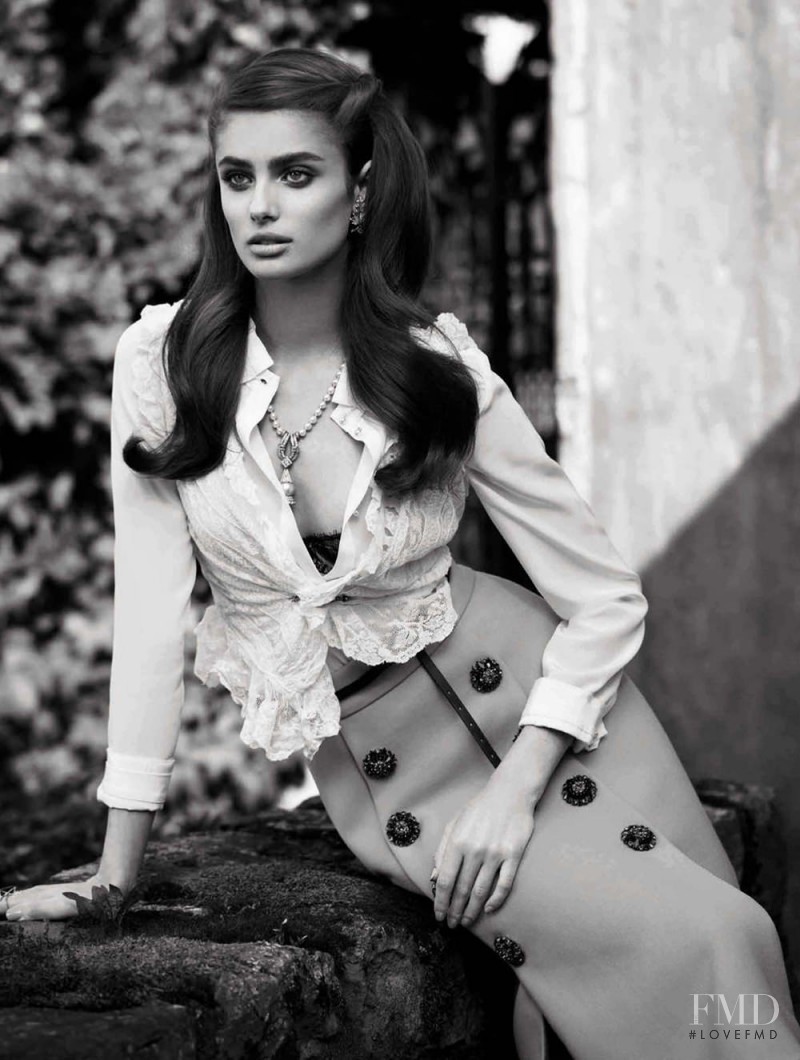 Taylor Hill featured in Clase Alta, September 2015