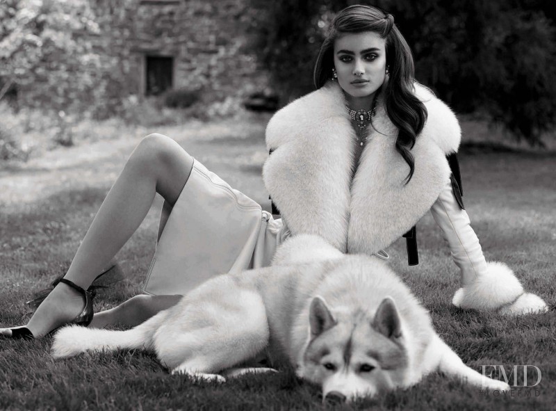 Taylor Hill featured in Clase Alta, September 2015