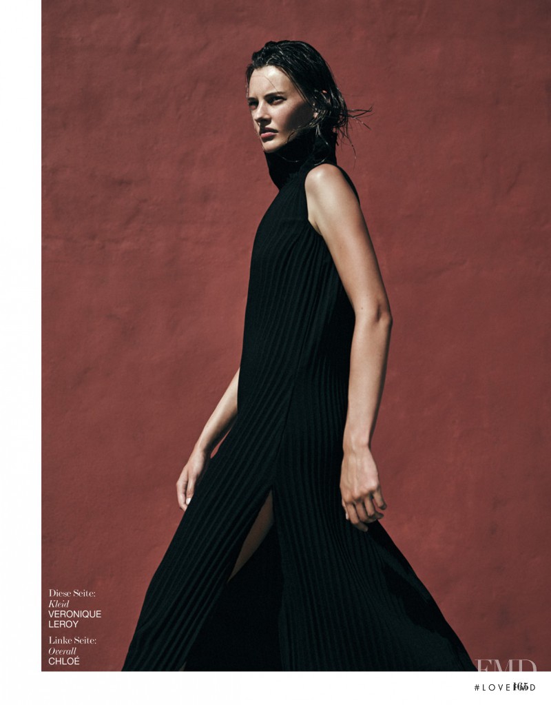 Amanda Murphy featured in Brisé, October 2015