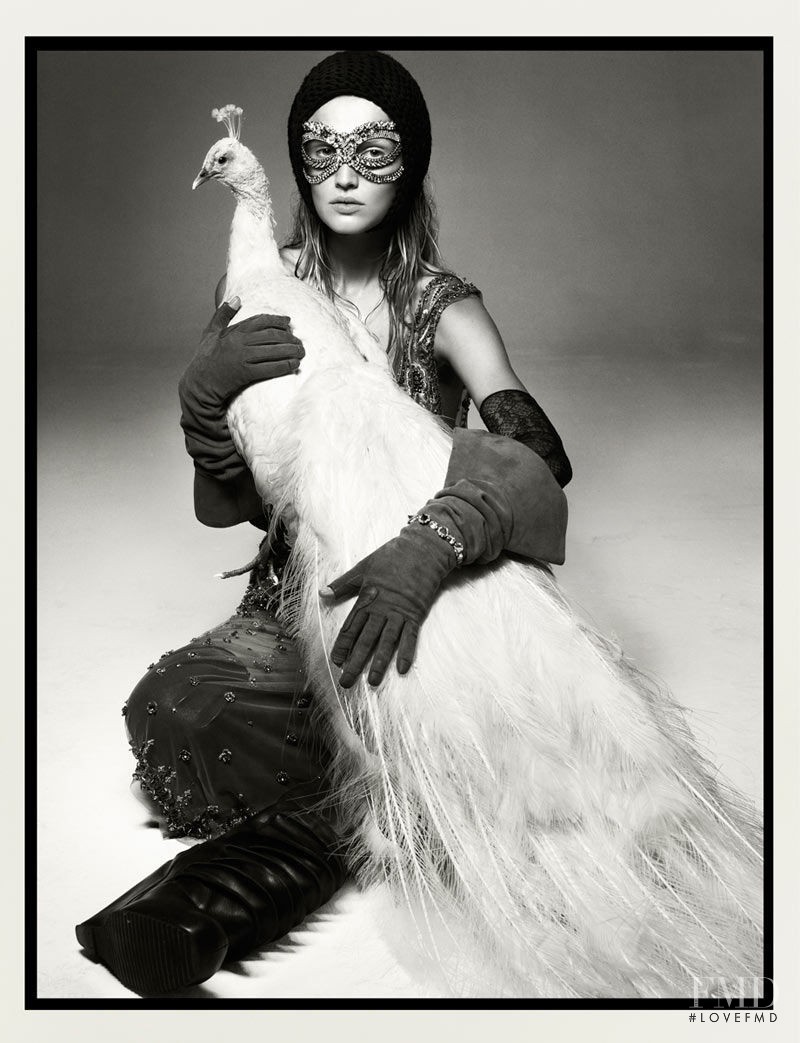 Toni Garrn featured in Drôles d\'Oiseaux, November 2011