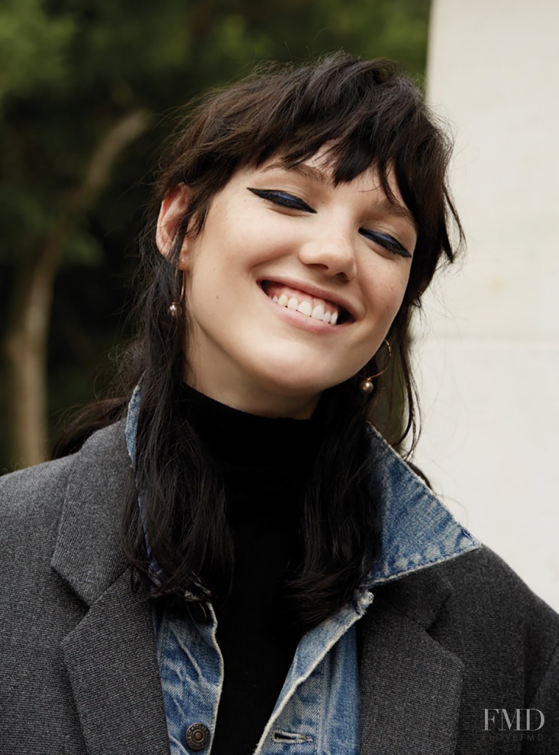 Anya Lyagoshina featured in Sunday\'s Girl, October 2015