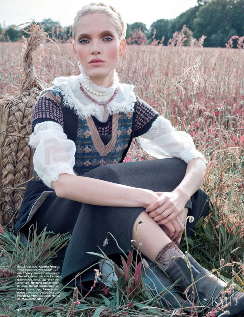 Anastasia Kolganova featured in The flowers and herbs, October 2015