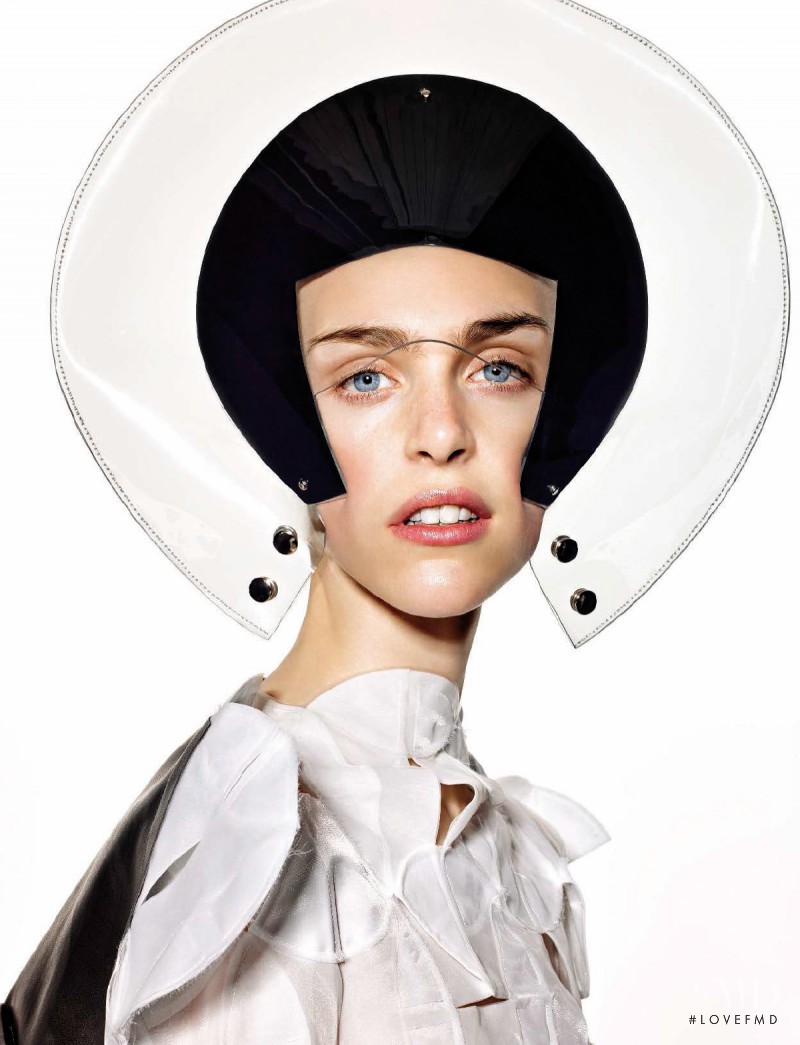 Hedvig Palm featured in Beauty, October 2015
