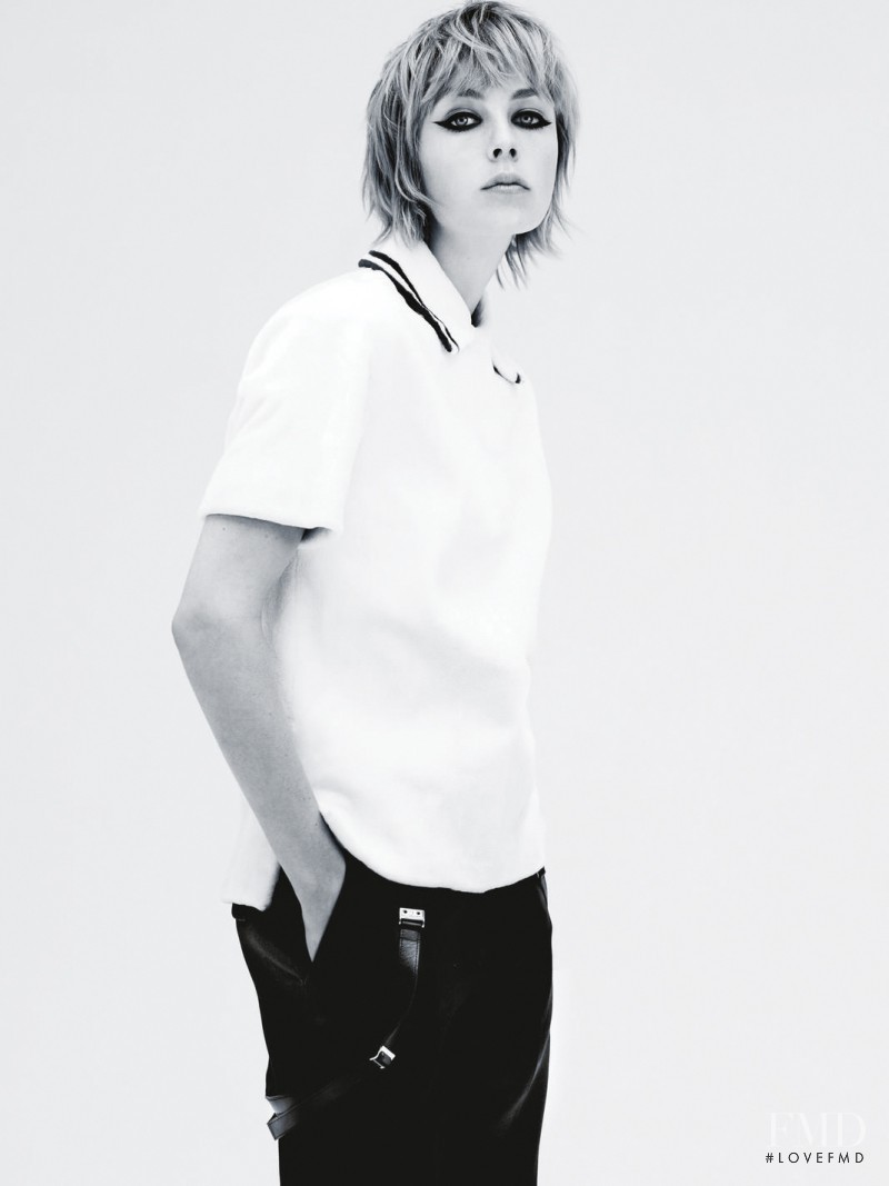 Edie Campbell featured in Quoi D\'Neuf Beaute, September 2015