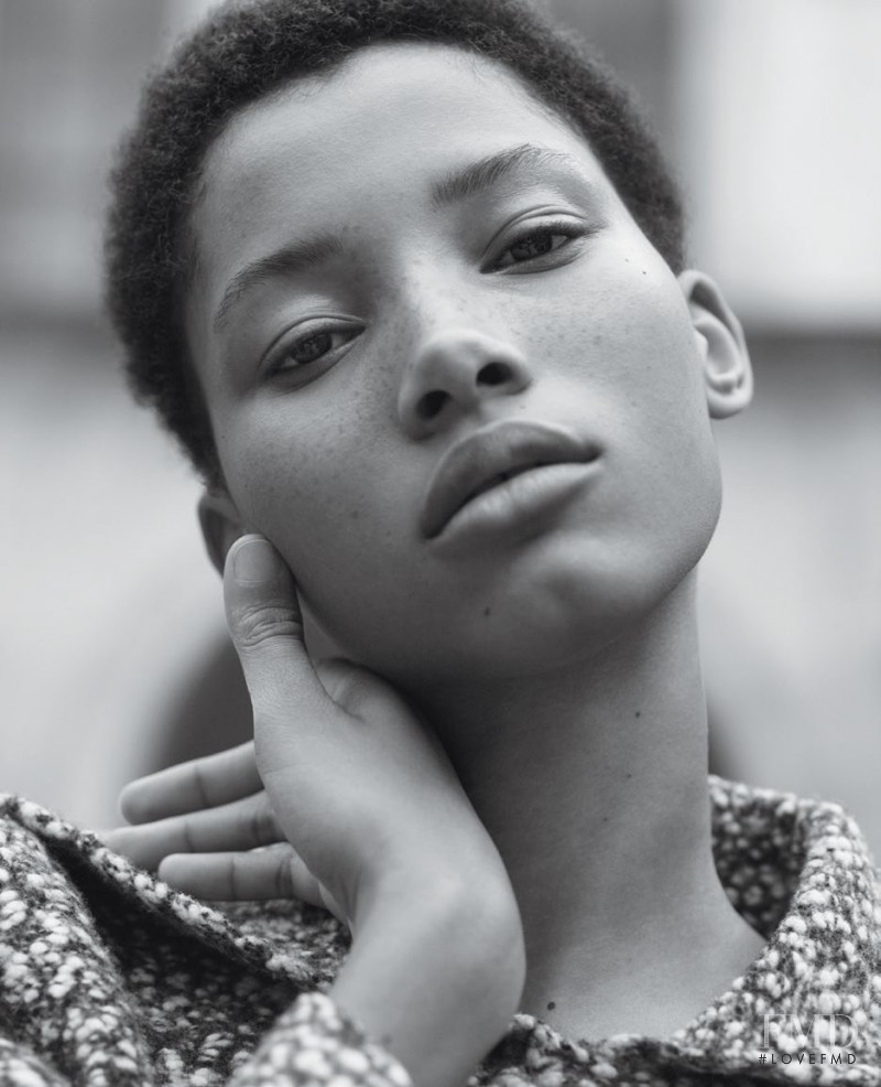 Lineisy Montero featured in L\'essence De L\'élégance, December 2015