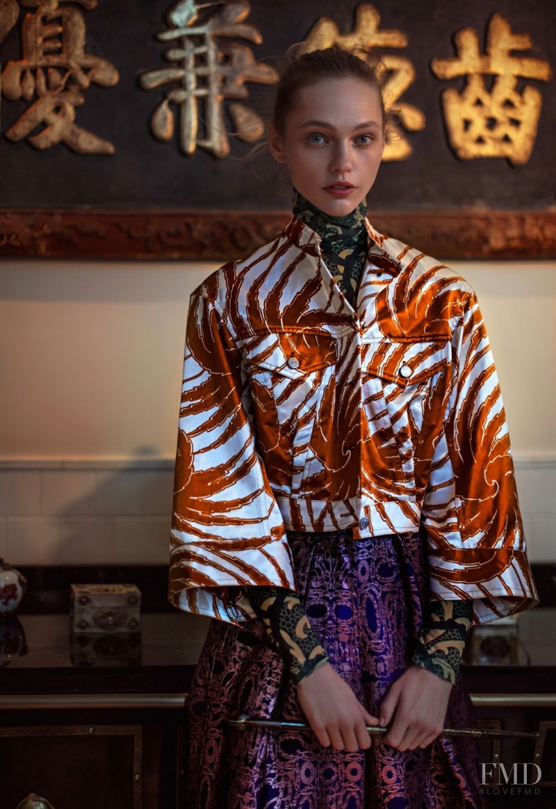 Sasha Pivovarova featured in Anja Rubik and Sasha Pivovarova, February 2016