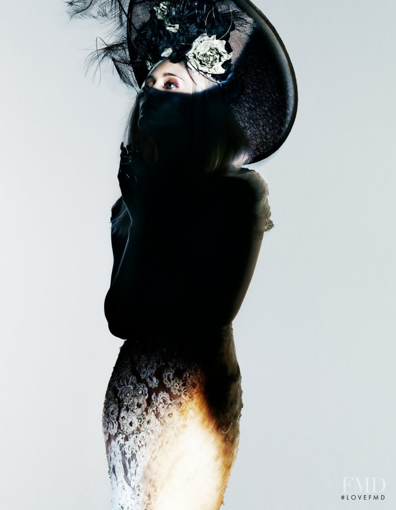 Iekeliene Stange featured in Light Source, December 2011