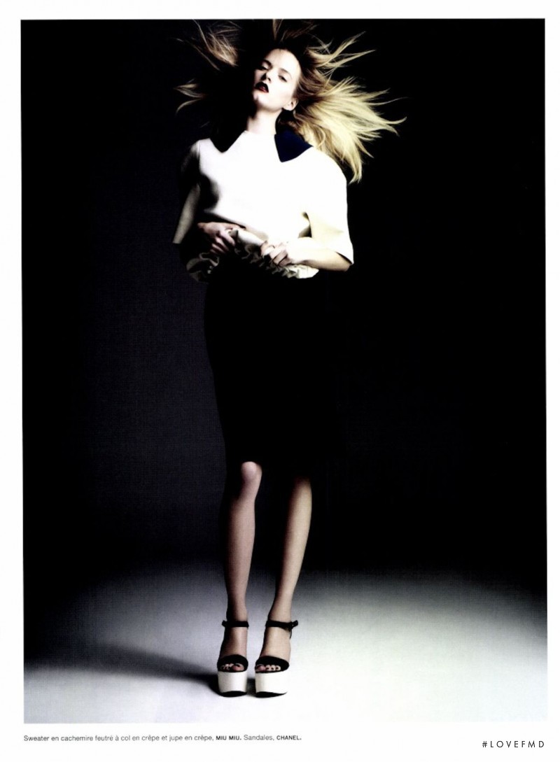 Daria Strokous featured in Dans le vent, December 2011