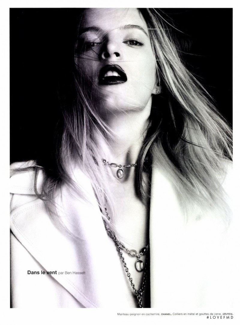 Daria Strokous featured in Dans le vent, December 2011