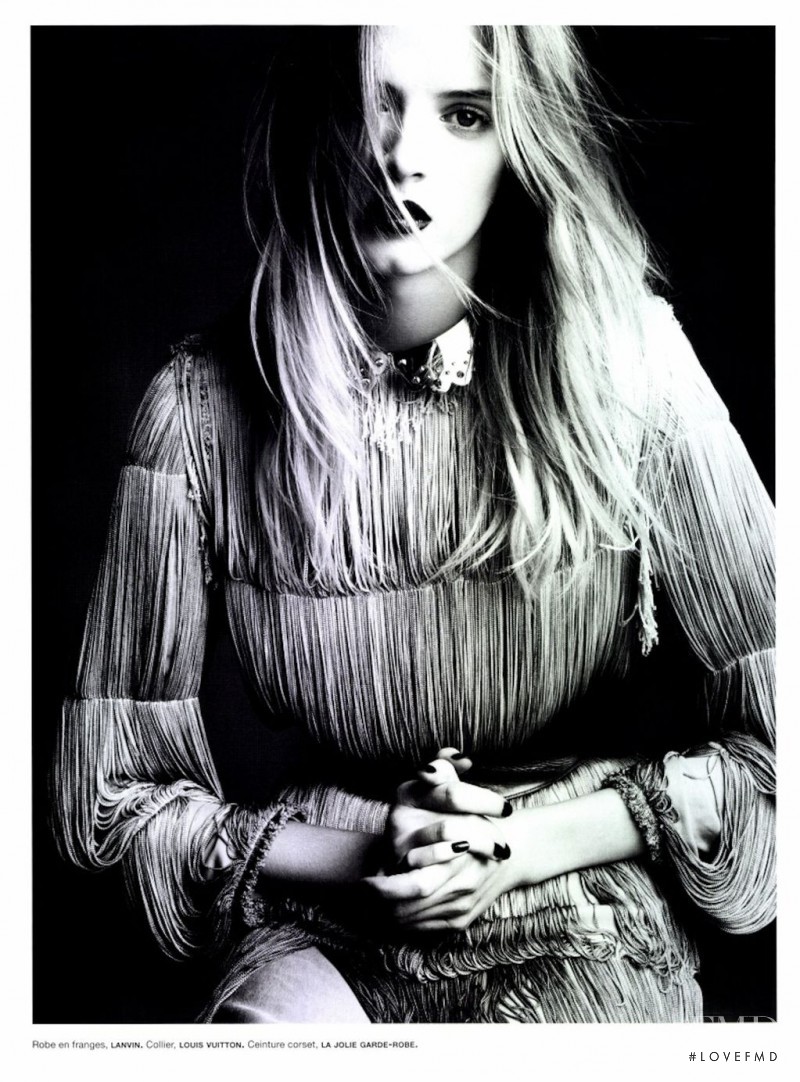 Daria Strokous featured in Dans le vent, December 2011