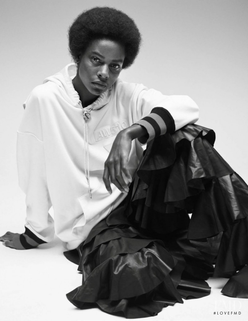 Karly Loyce featured in Leçon De Style Partie 2, February 2016