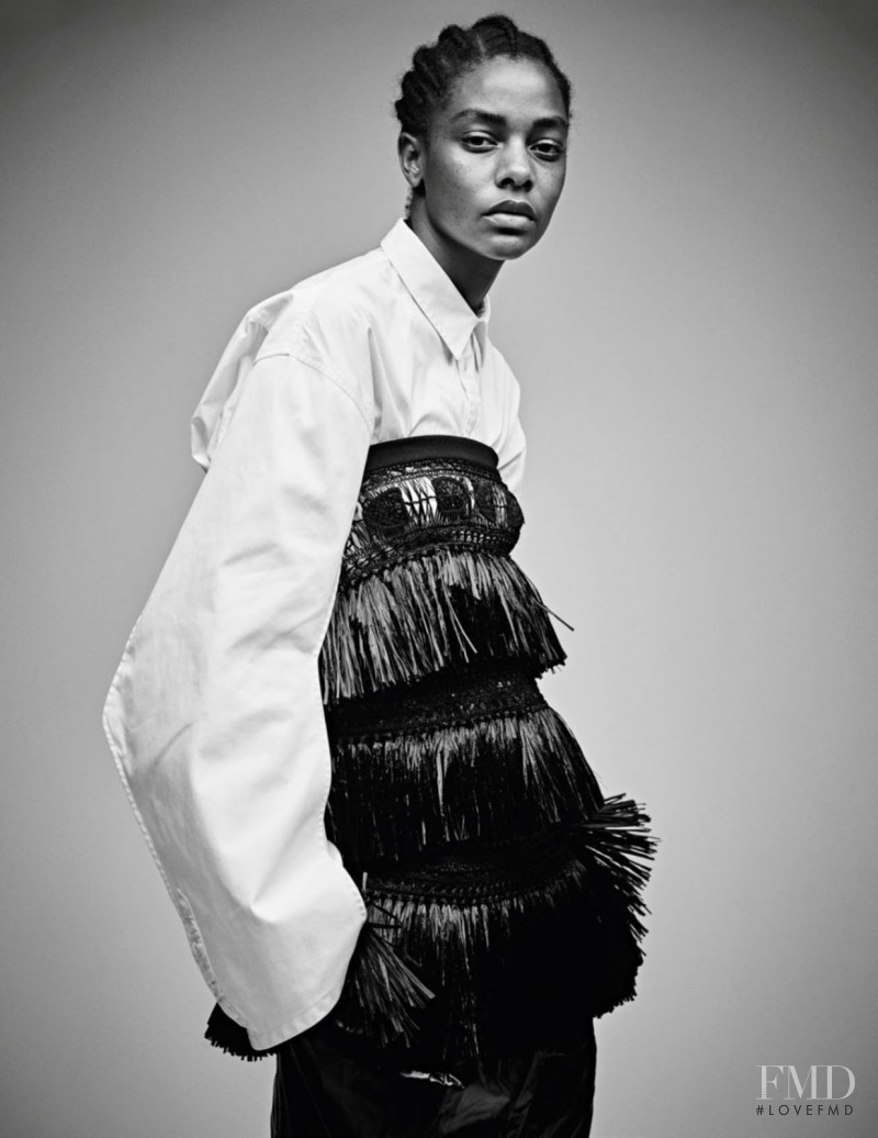 Karly Loyce featured in Leçon De Style Partie 2, February 2016