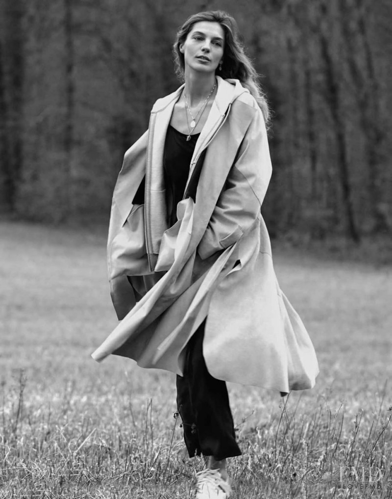 Sophie Thomas featured in Daria Werbowy, March 2016