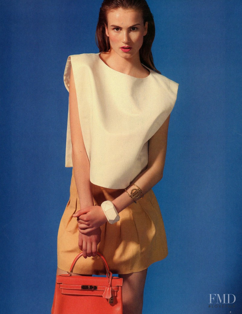 Andrea Jorgensen featured in Caloren La Ciudad, July 2014