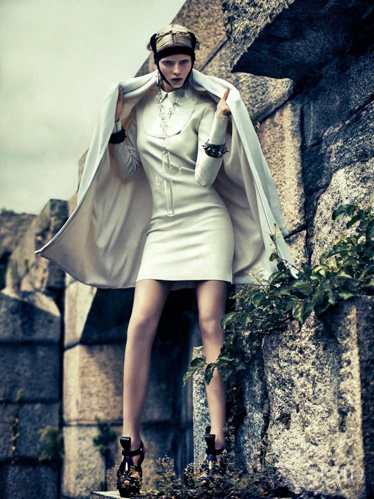 Abbey Lee Kershaw featured in Madone, September 2011