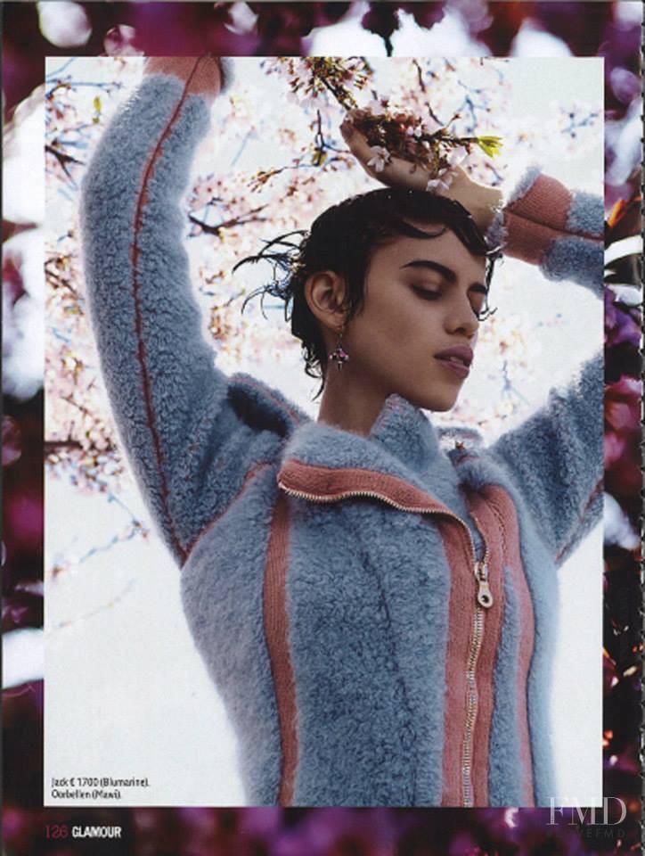 Amanda de Oliveira Queiroz featured in Pastel pour elle, October 2013