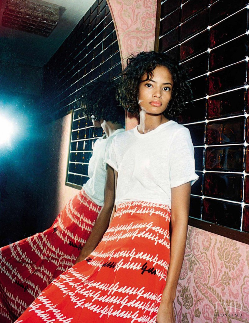 Malaika Firth featured in Los 70 ahora, May 2016