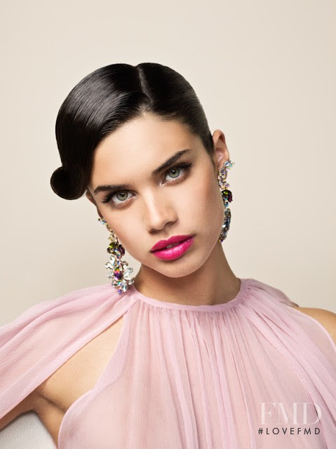 Sara Sampaio featured in Noticias, December 2012