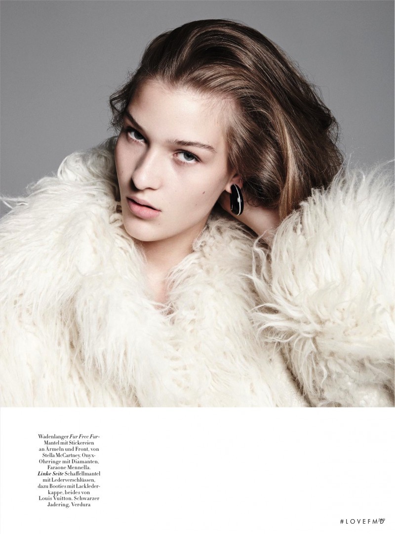 Elena Bartels featured in Venus In Furs, December 2015