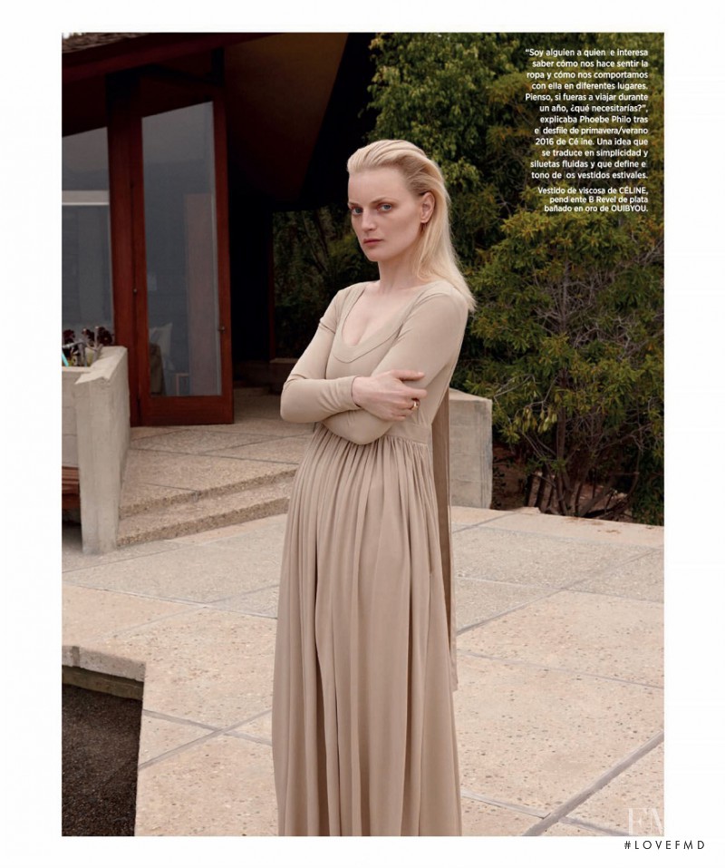 Guinevere van Seenus featured in Breve Encuentro, June 2016