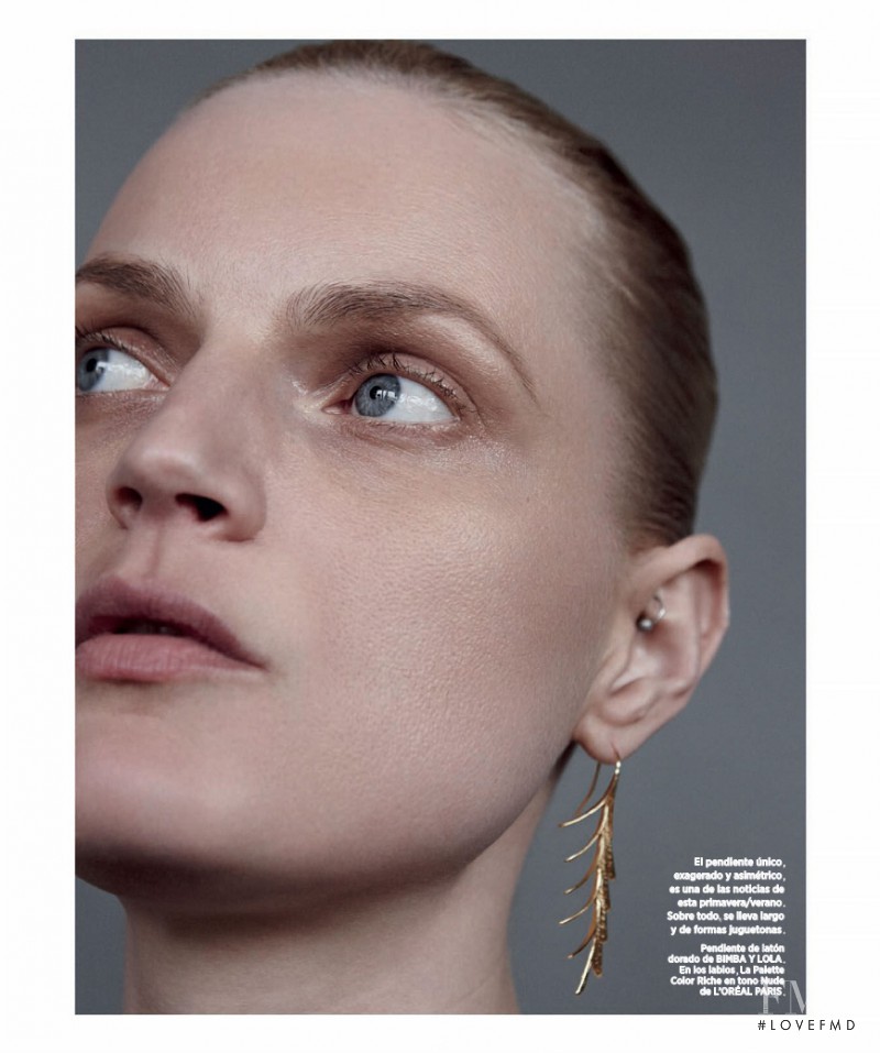 Guinevere van Seenus featured in Breve Encuentro, June 2016