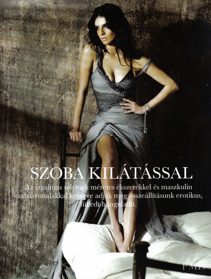 Liliana Dominguez featured in Szoba Kilátással, August 2009