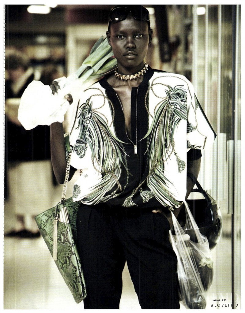 Grace Bol featured in 19 Stili Di Moda Per 19 Donne Vere, February 2012