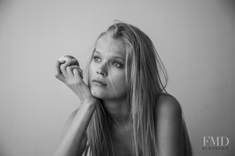 Vita Sidorkina featured in Vita, April 2016