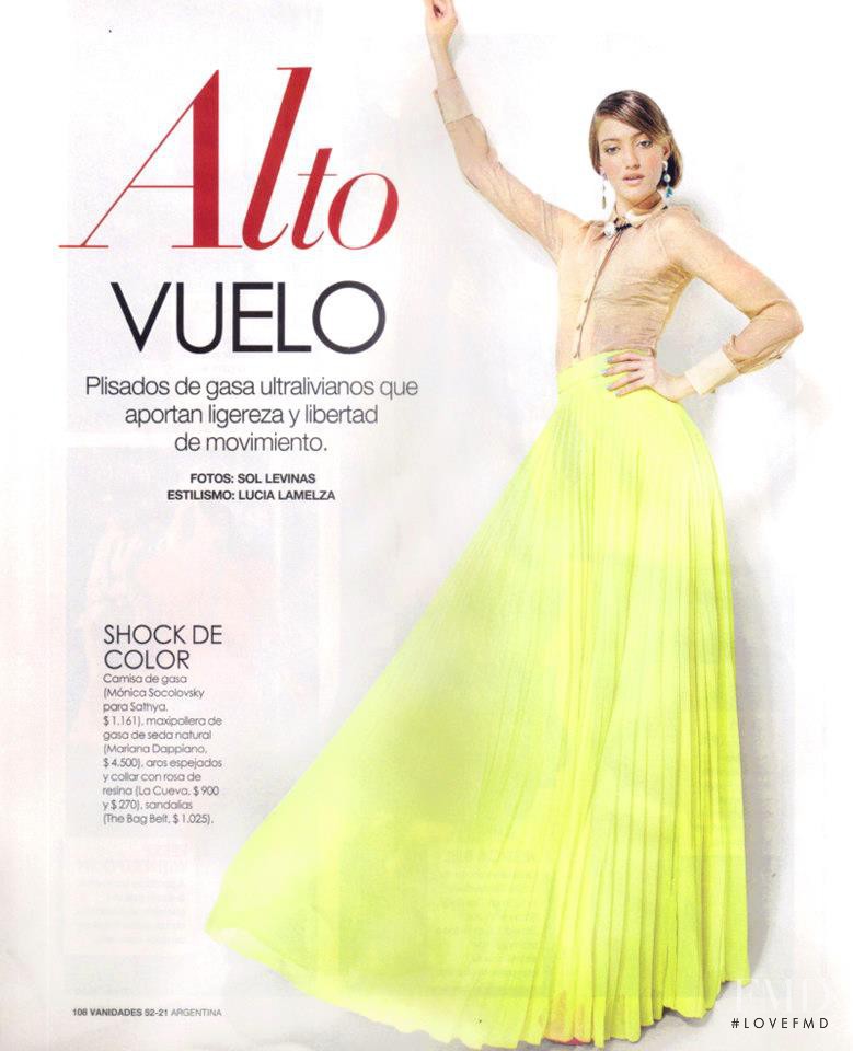 Dana Luz Almada featured in Alto Vuelo, October 2012