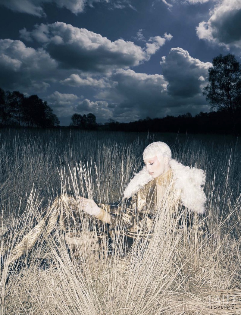 Lili Sumner featured in Dreamy Atmosphere, July 2016